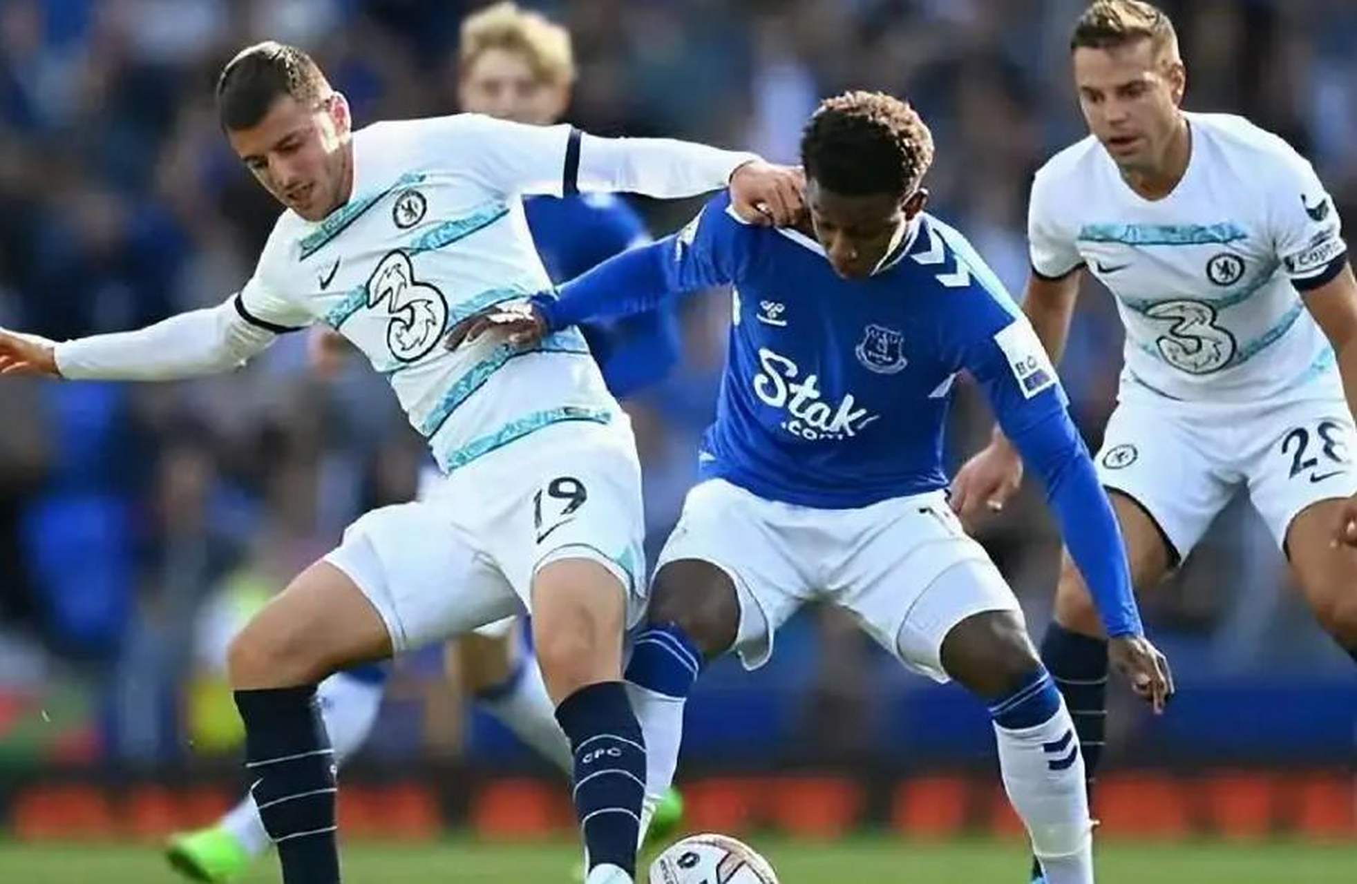 切尔西客场不敌南安普顿,英超霸主地位动摇的简单介绍 切尔西客场不敌南安普顿,英超霸主地位动摇的简单介绍