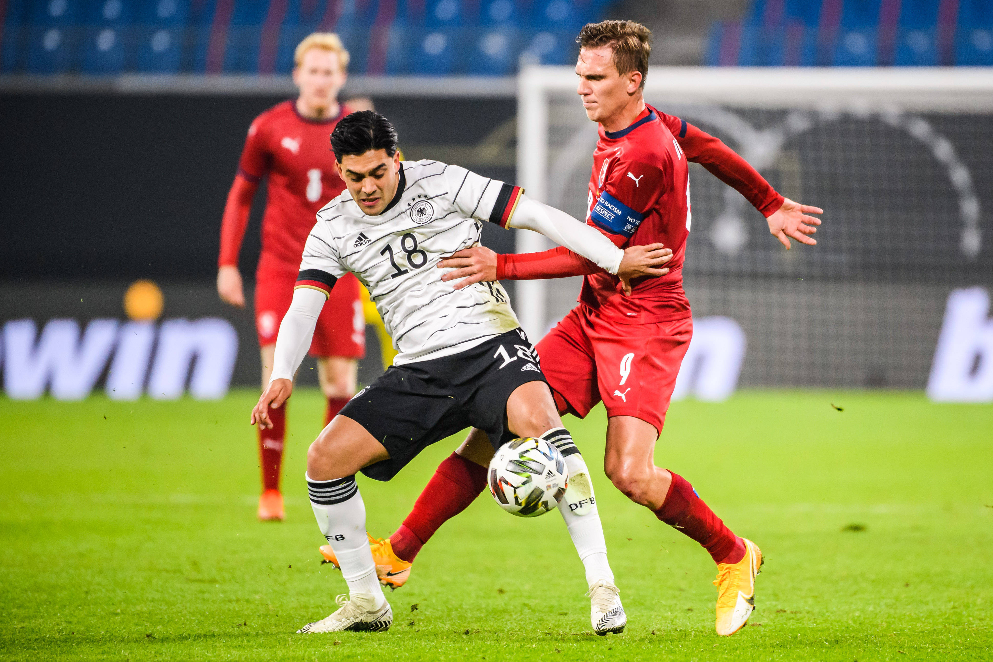 丹麦足球队在欧锦赛预选赛中实现连胜