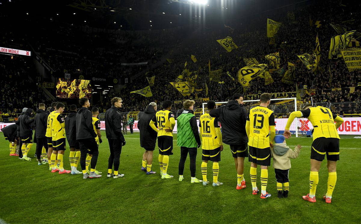 关于曼联击败多特蒙德：主场取胜势头强劲的信息