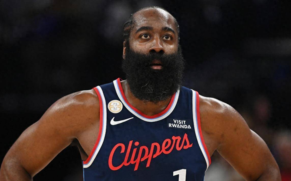 快船惨遭爵士逆转,失去比赛主动权掌握 快船惨遭爵士逆转,失去比赛主动权掌握