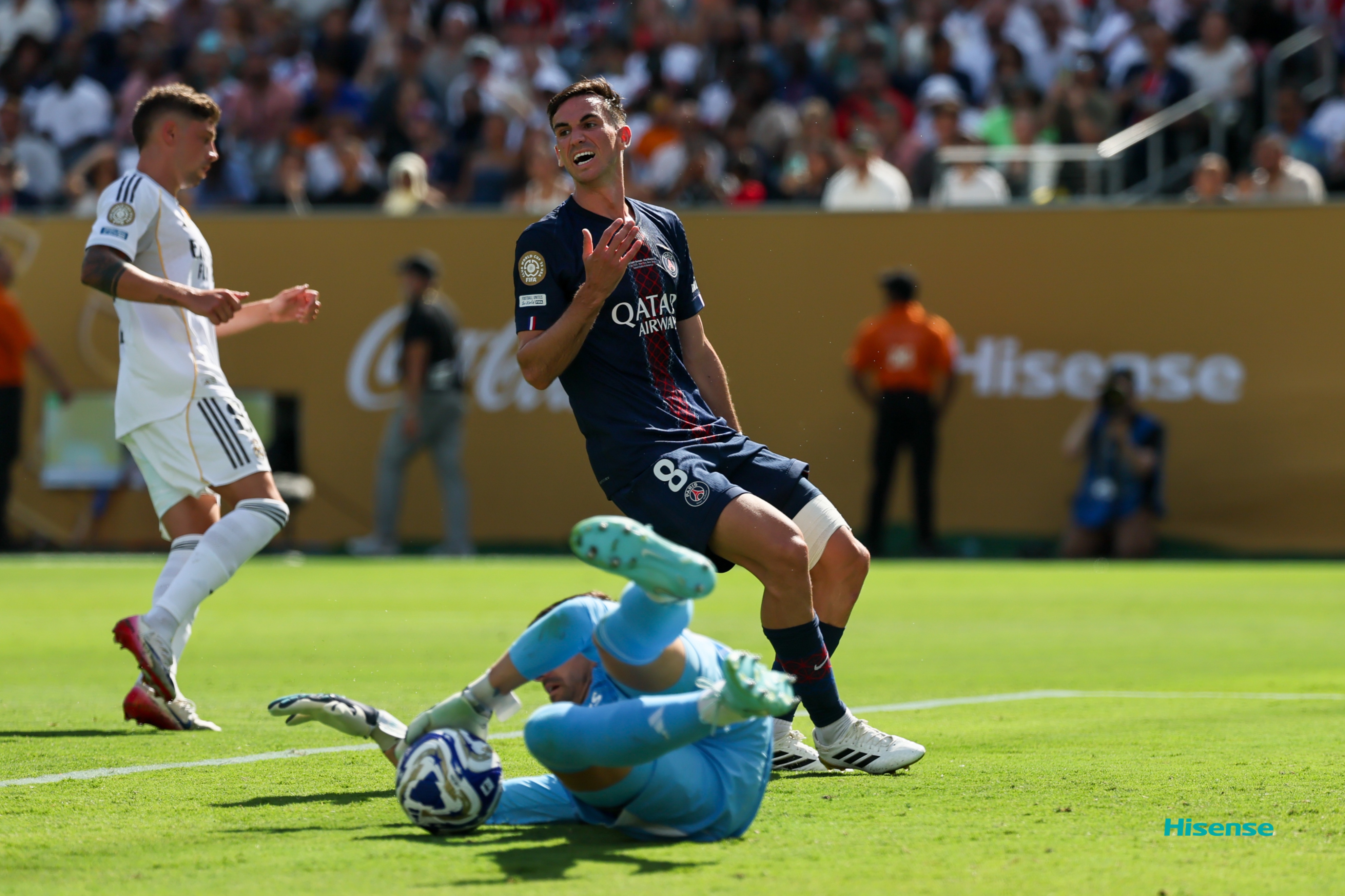 巴黎FC前锋连入三球,领队逆转胜局的简单介绍 巴黎FC前锋连入三球,领队逆转胜局的简单介绍