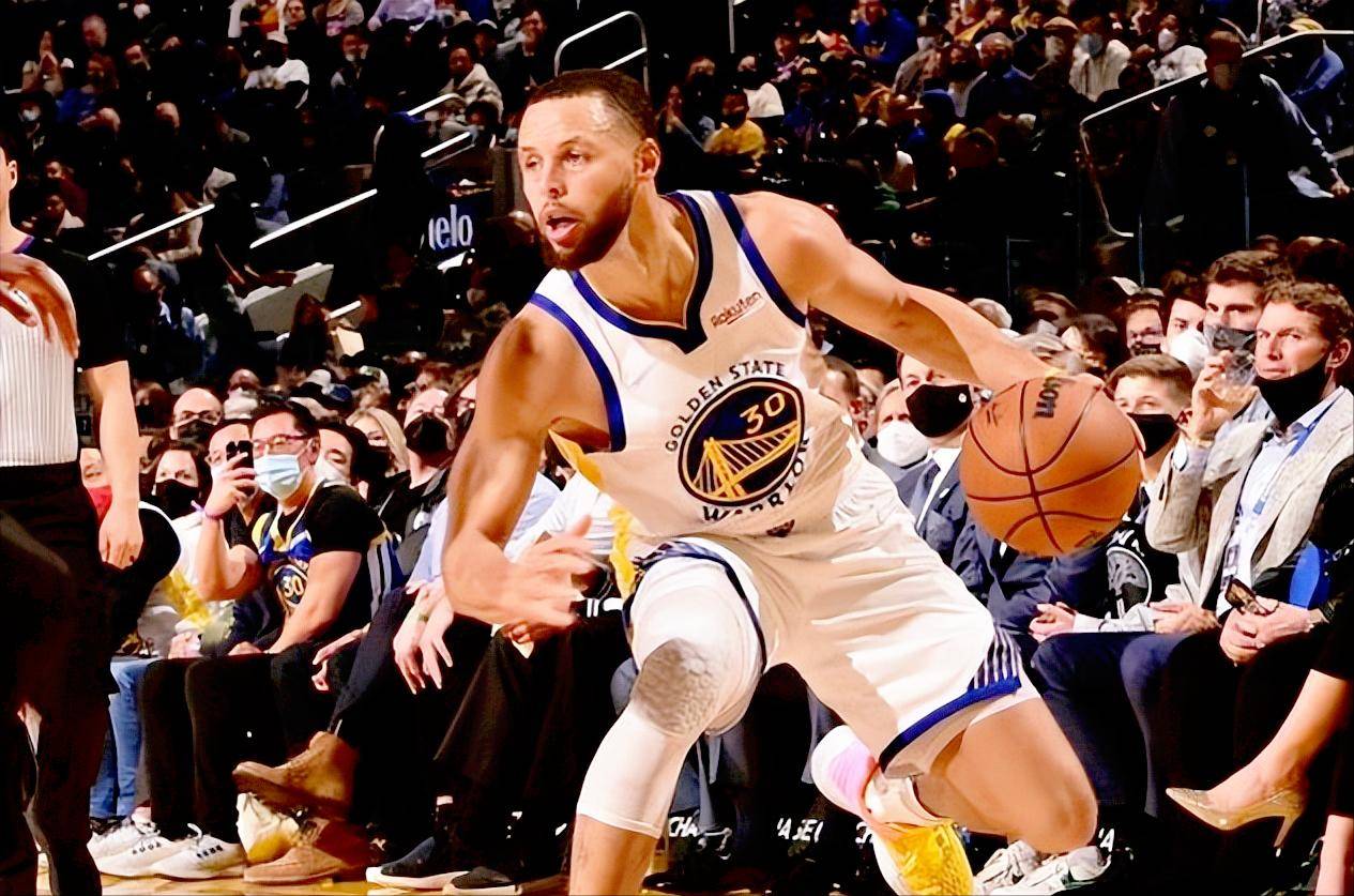 勇士不敌掘金,库里单核难扭转颓势 勇士不敌掘金,库里单核难扭转颓势