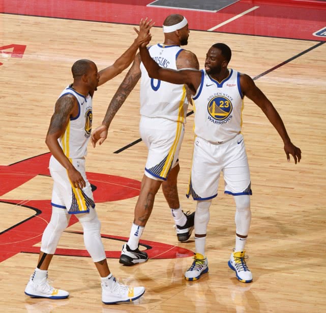 火箭大胜骑士,西部前五位置稳固 火箭大胜骑士,西部前五位置稳固