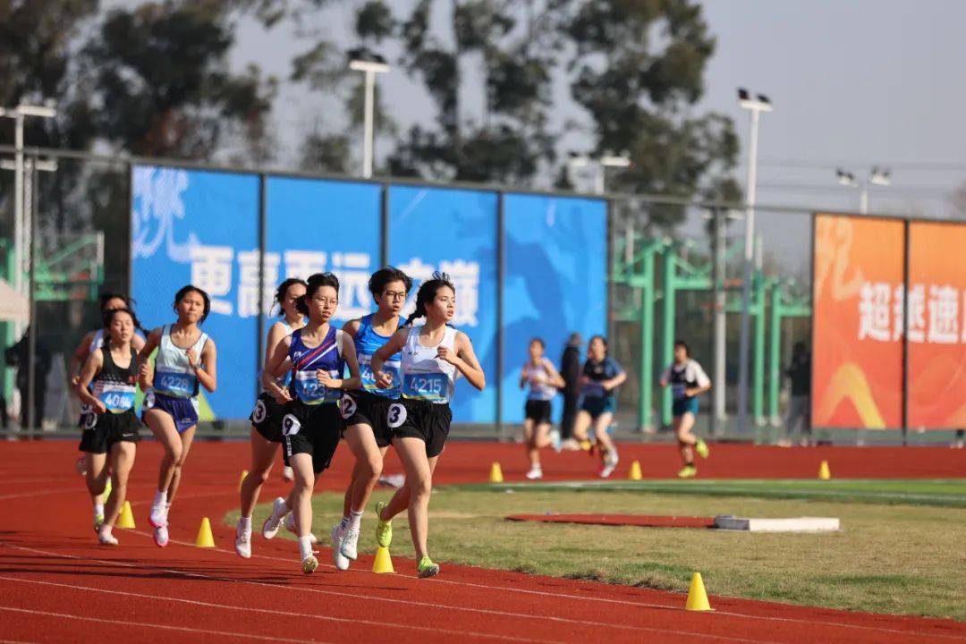 运动员们全力以赴展现超凡实力 运动员们全力以赴展现超凡实力