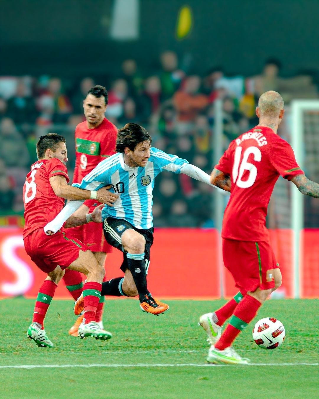 阿根廷足球队凭借进球晋级下一轮