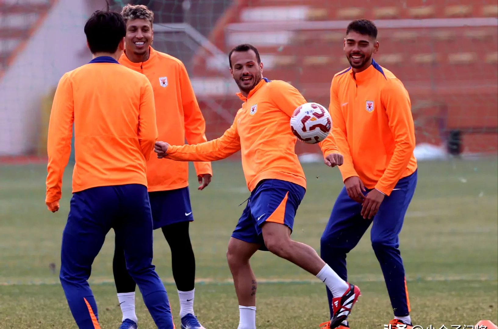 包含球员交流日益频繁,球队实力对比日益激烈的词条 包含球员交流日益频繁,球队实力对比日益激烈的词条