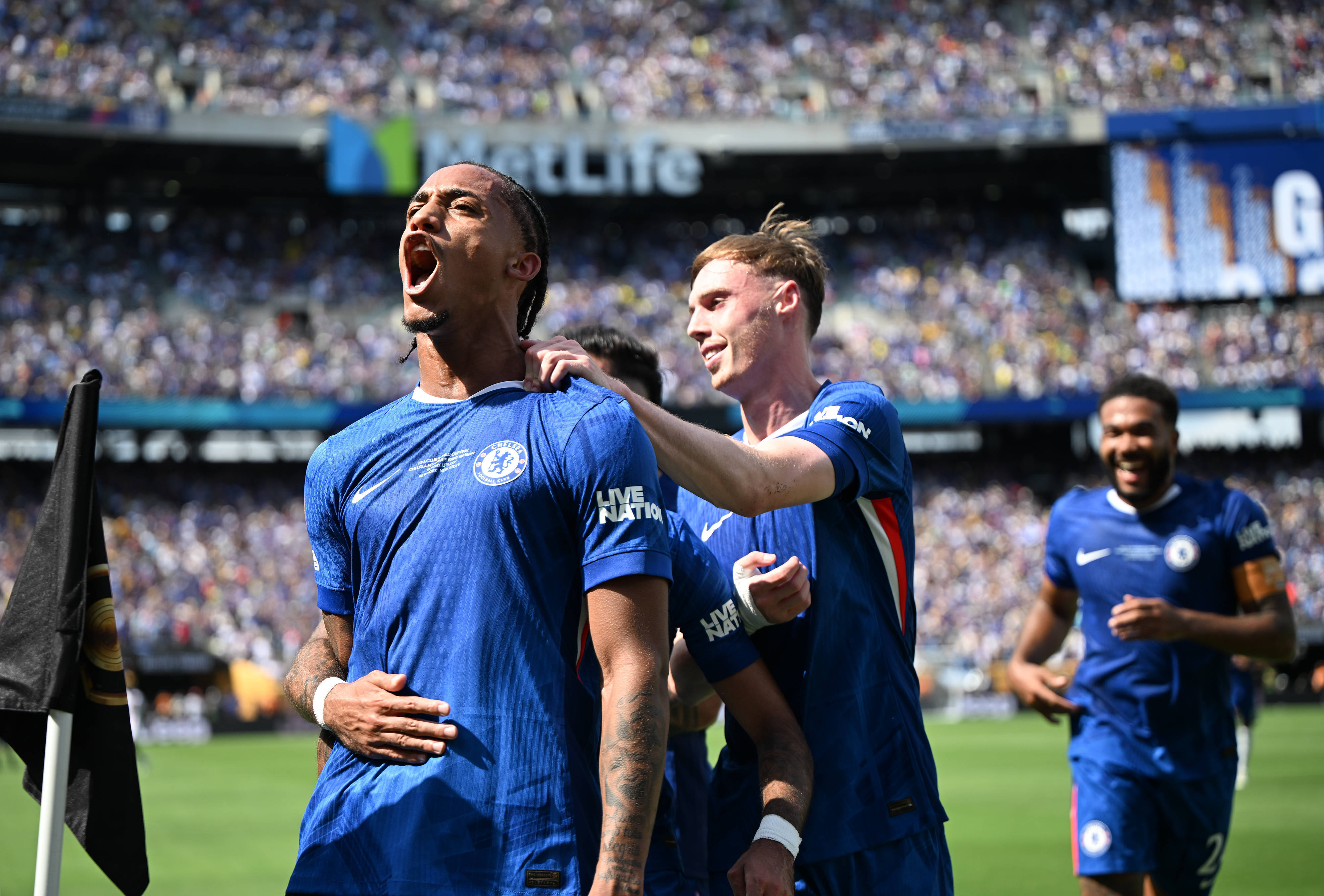 包含欧洲足球职业联赛大比分获胜，全场欢呼的词条