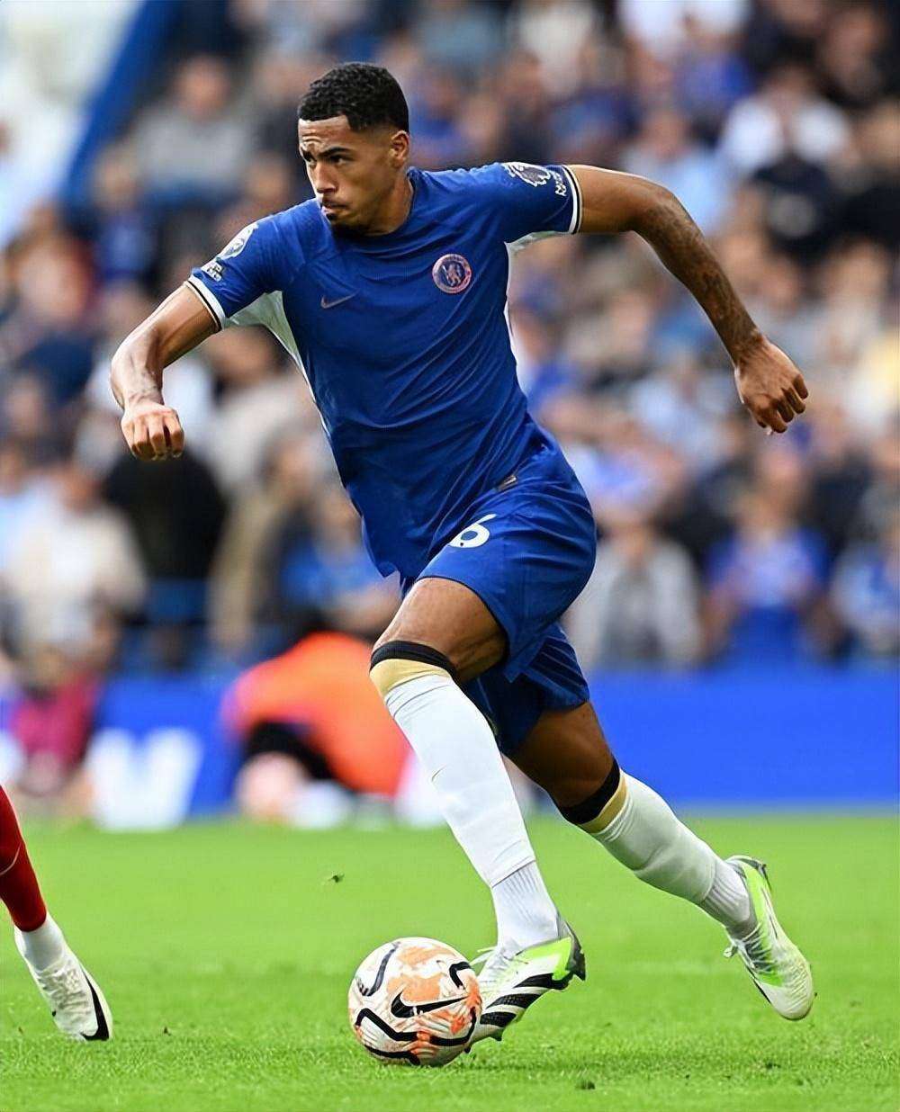 切尔西逆转丹麦，阿什拉夫惊艳四座