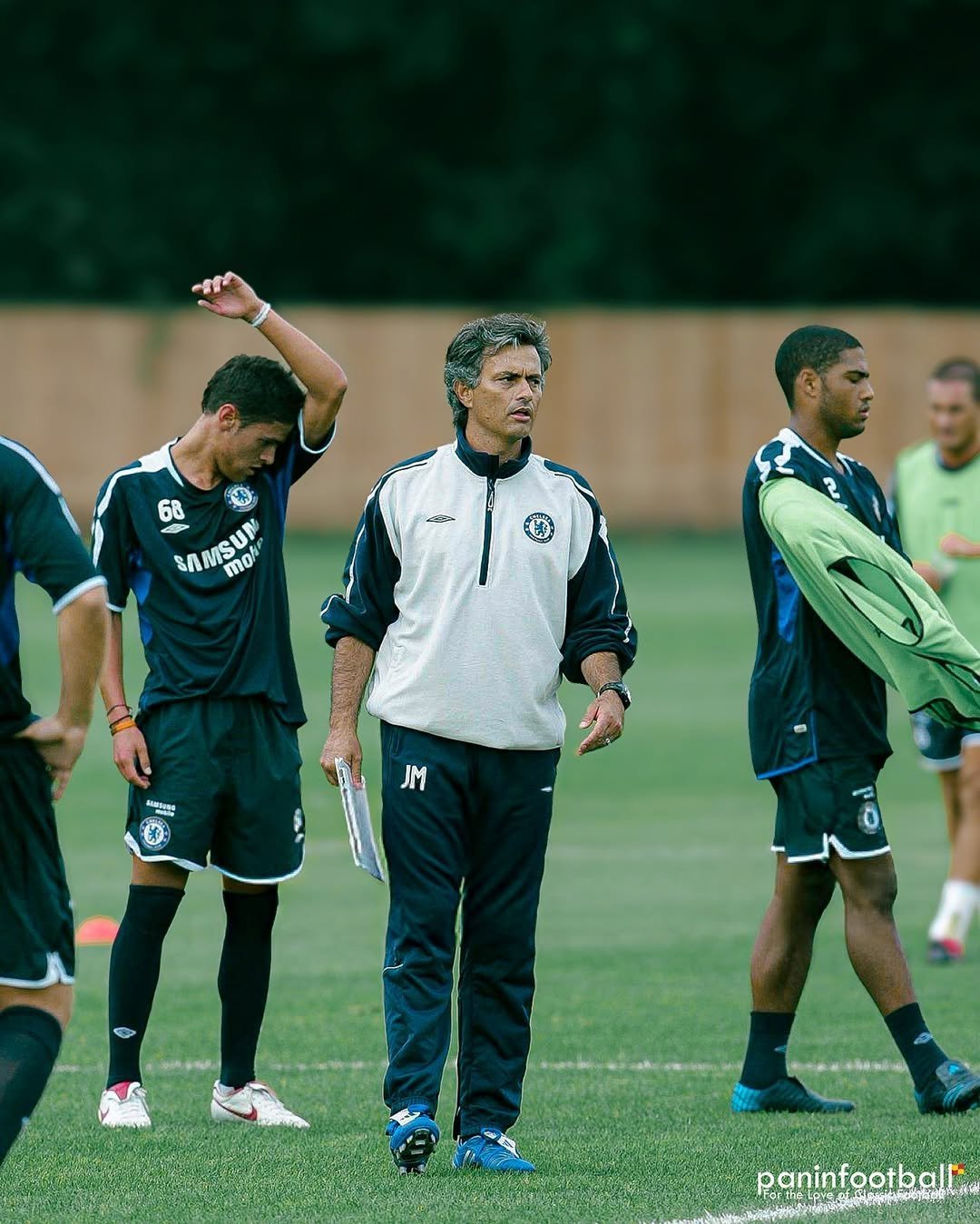 切尔西与对手争夺胜利，双方苦战平分秋色