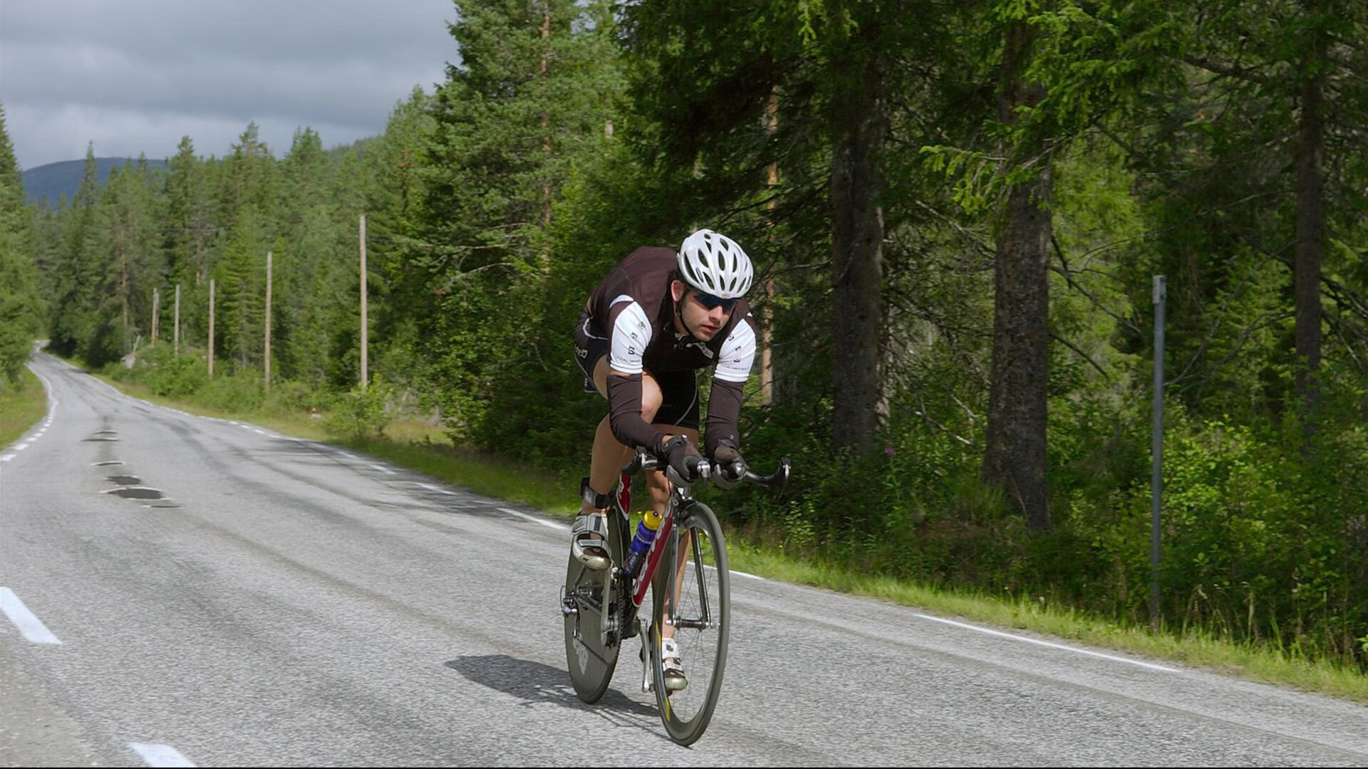 快船强行终结广厦队，爱德华兹攻防两端统治比赛