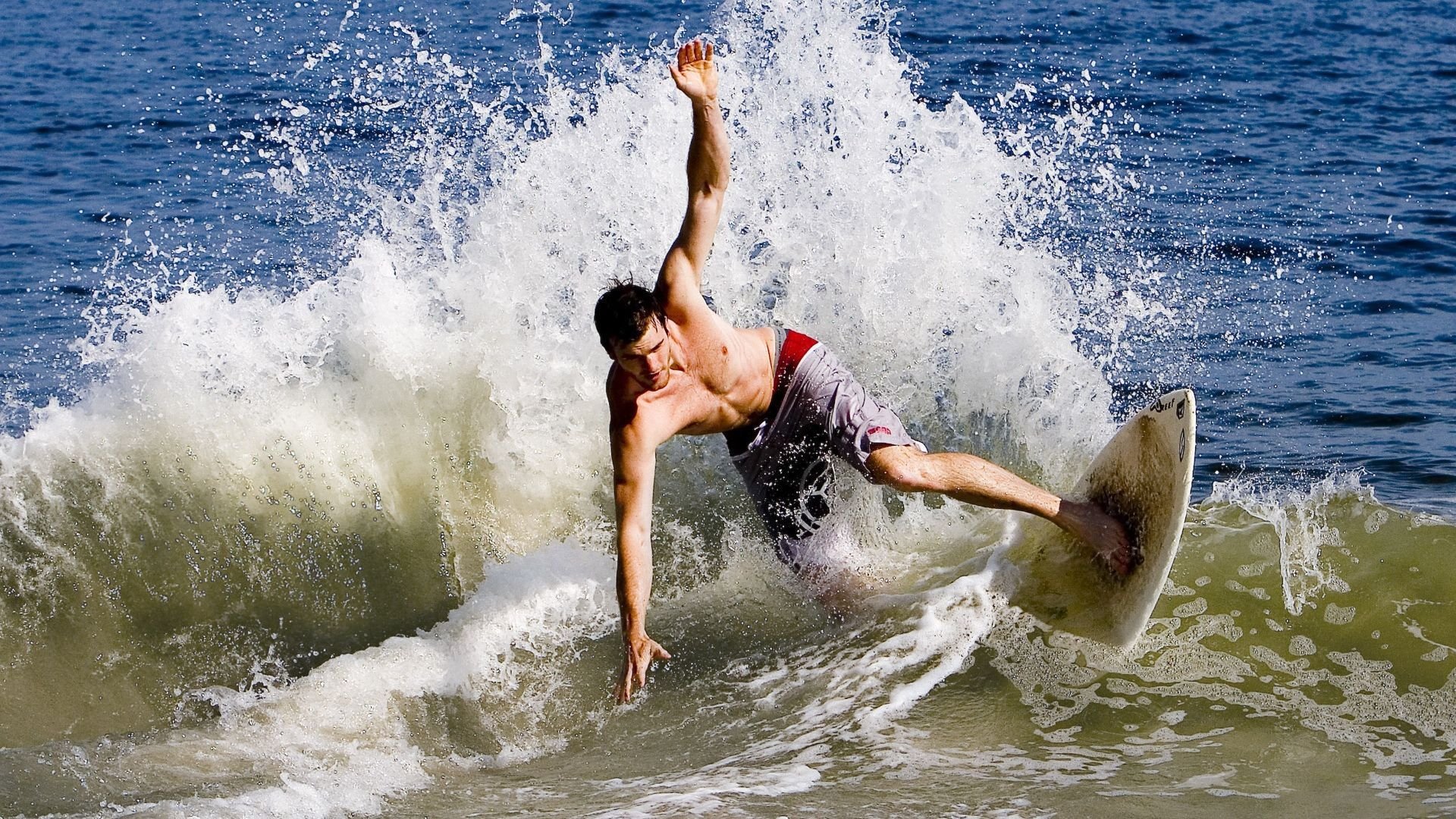 鹰击华南，克莱用实力证明自己，老鹰收割广东队