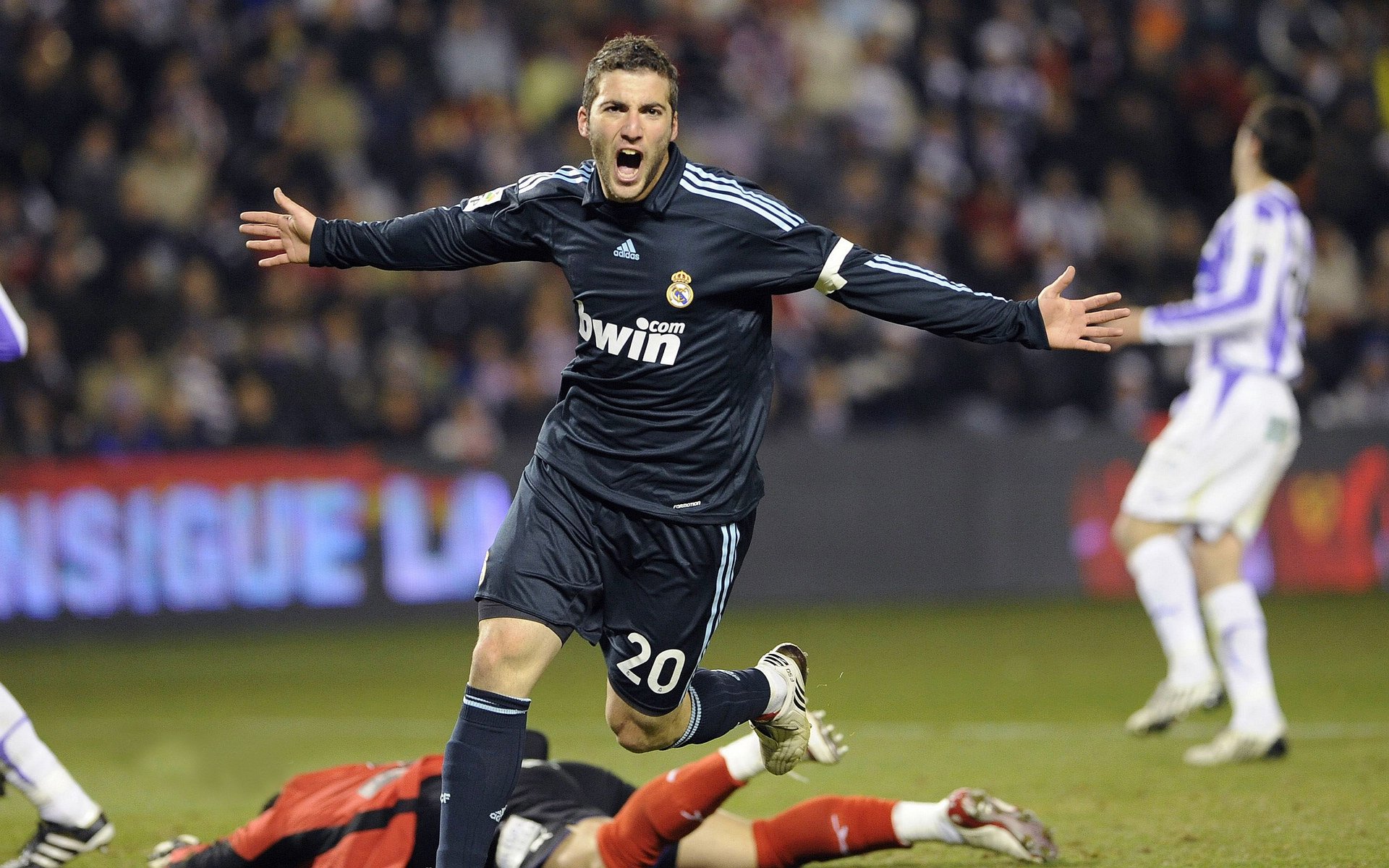 拉塞尔状态火热成催化剂，迈凯伦如何上演F1赛季最惊艳翻盘？